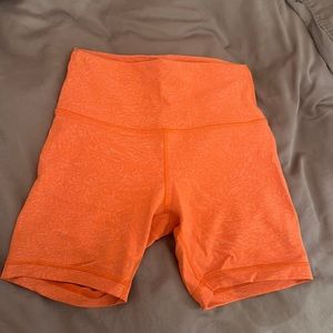 Lululemon size 6 Wunder train shorts
